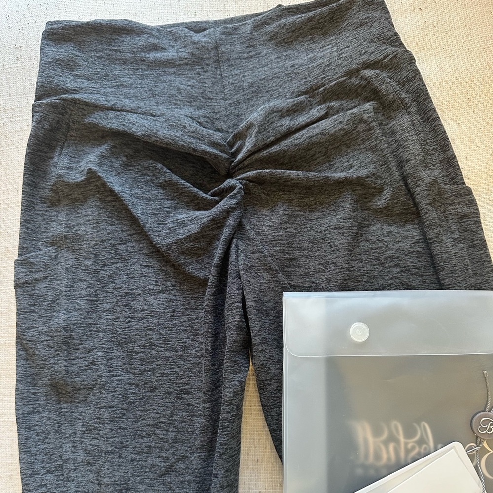 Bombshell scrunching leggings brand new